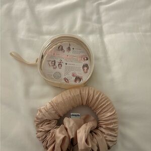 Sleepy Tie Satin Hair Accessory - Cream